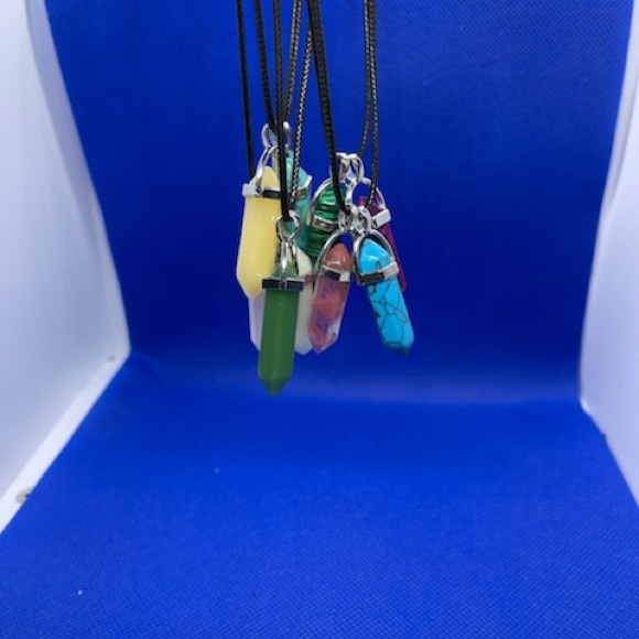 Stone crystals necklace - Picture 4 of 4